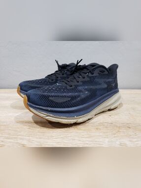HOKA ONE ONE Men’s Clifton 9 Running Shoes (9.5D) Navy Blue w/ Gum Sole